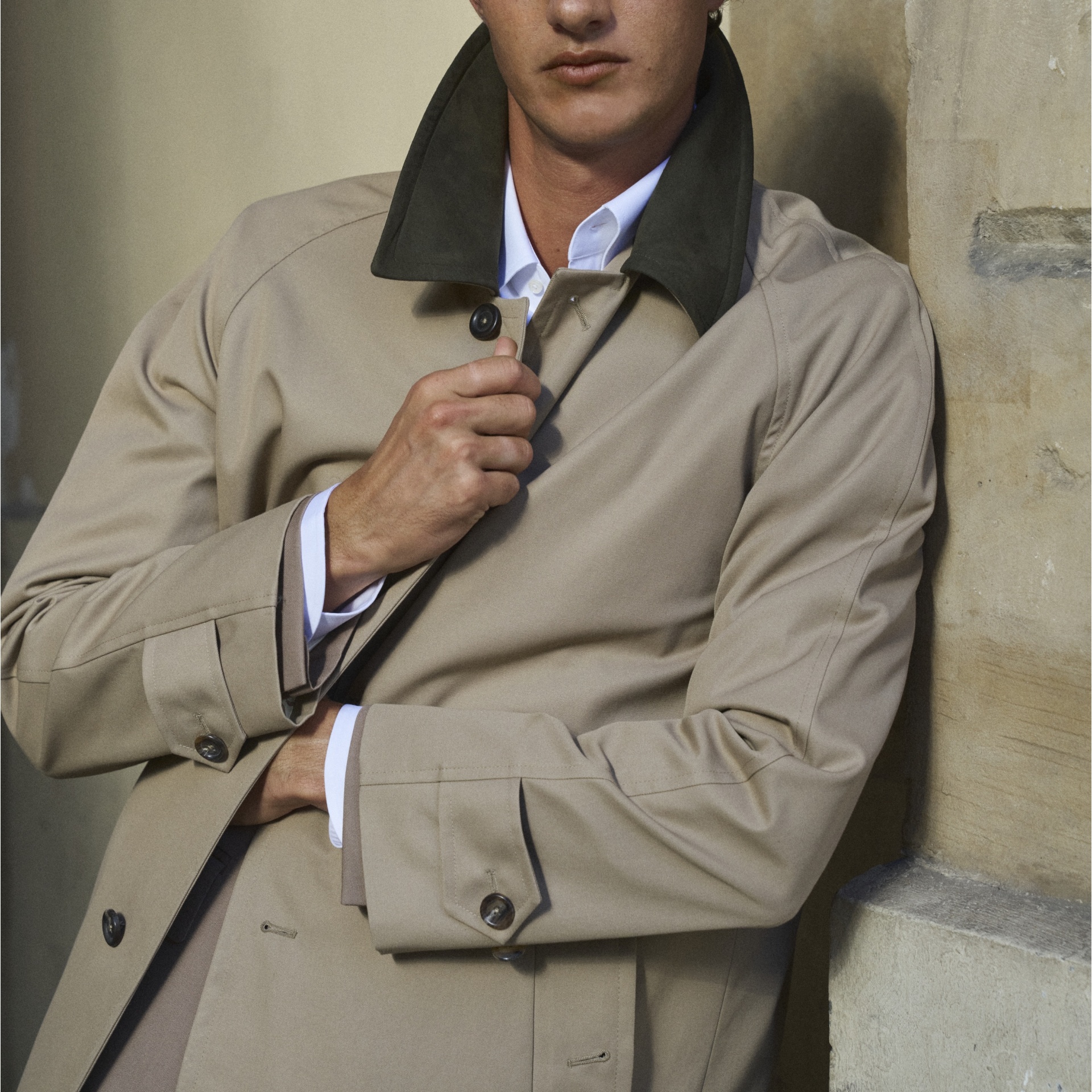 Imperméable gabardine beige manches raglan col contrasté