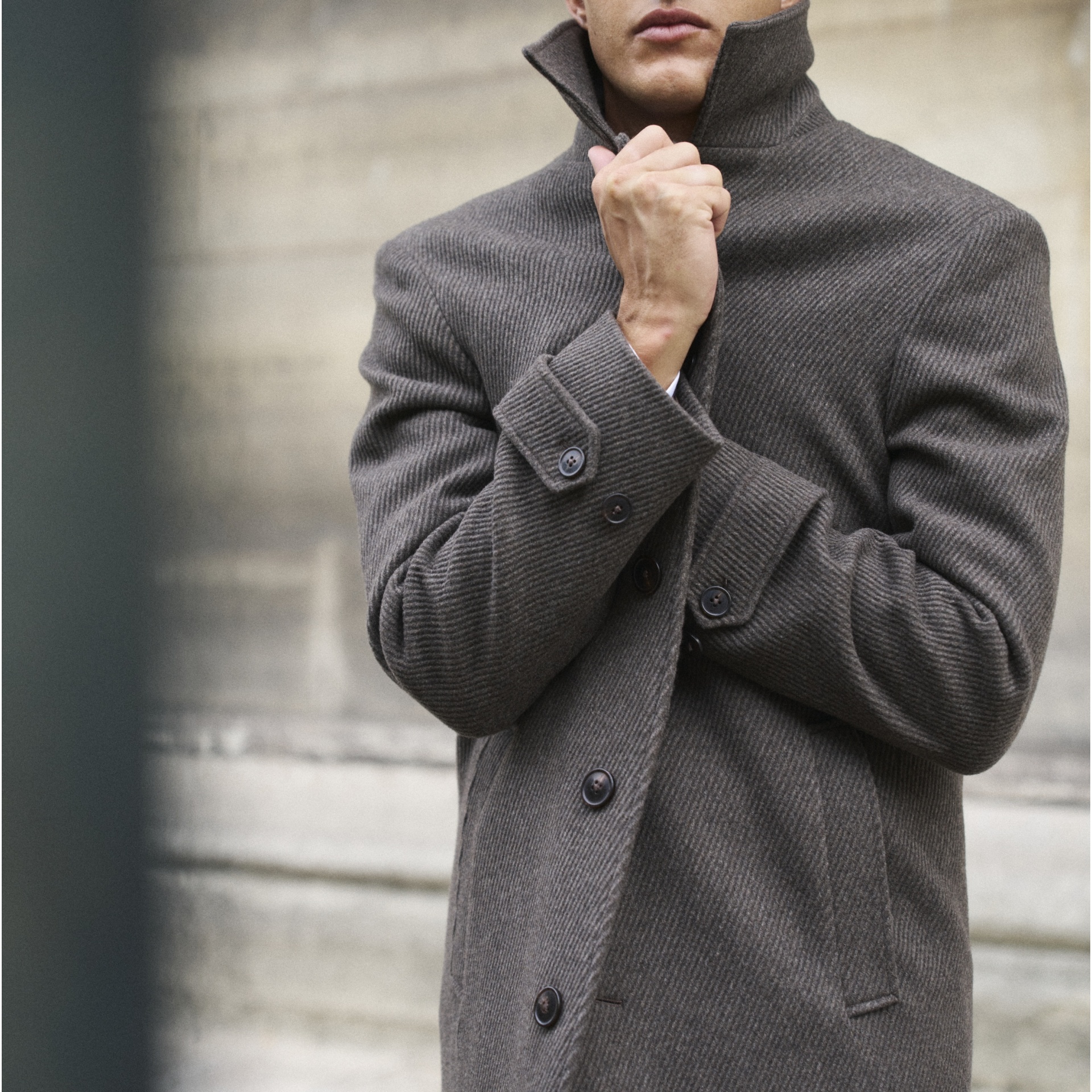 Manteau marron à col chemise