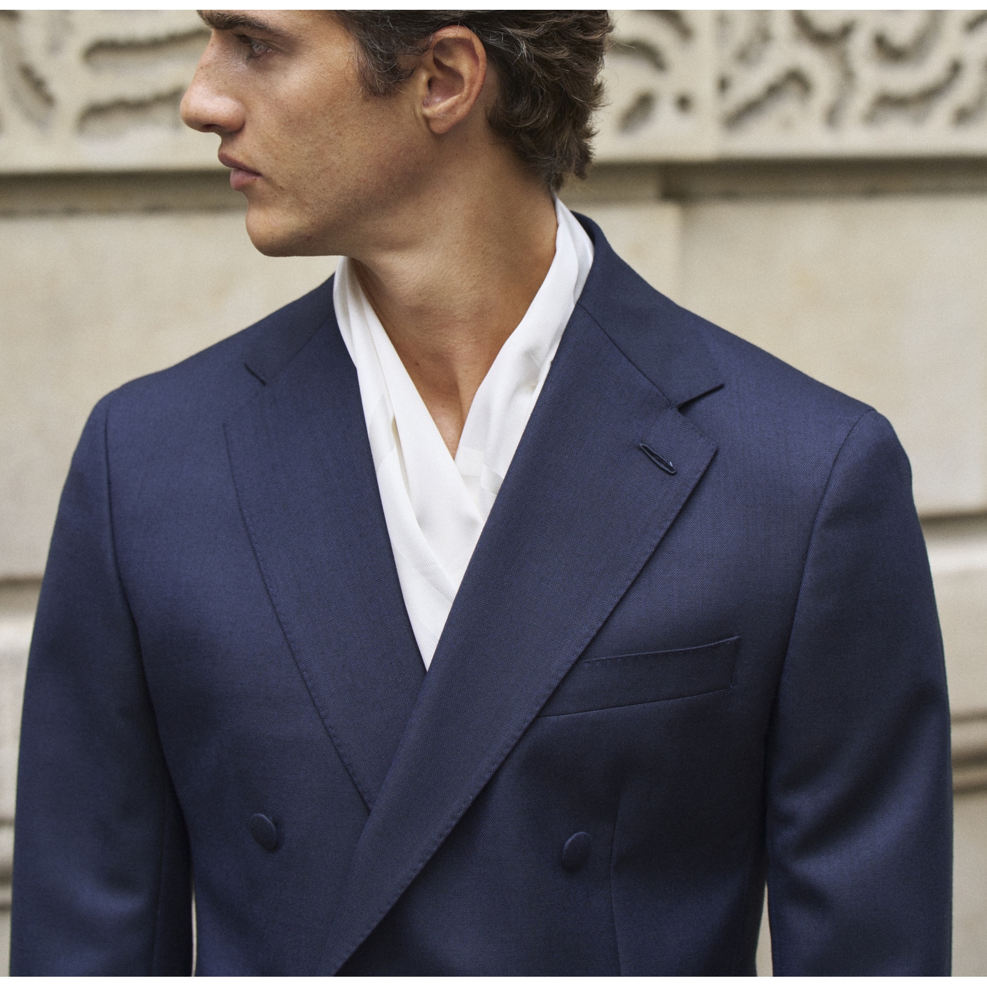 Costume croisé à cran ouvert en Super Gabardine Hardy Minnis.