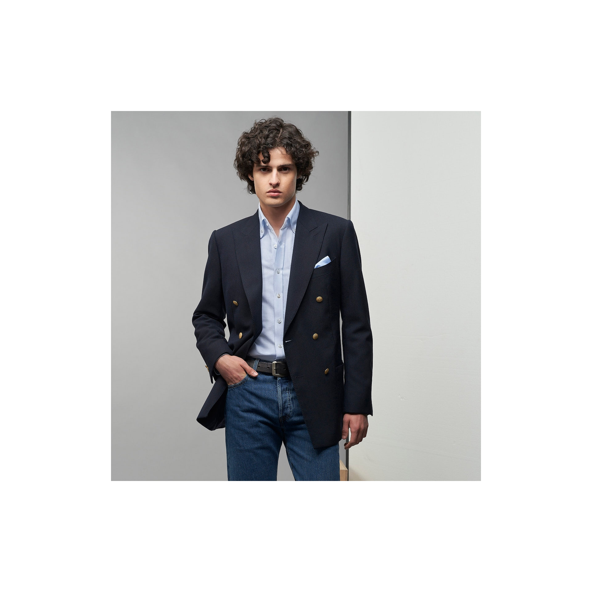 Blazer bleu marine à boutons dorés