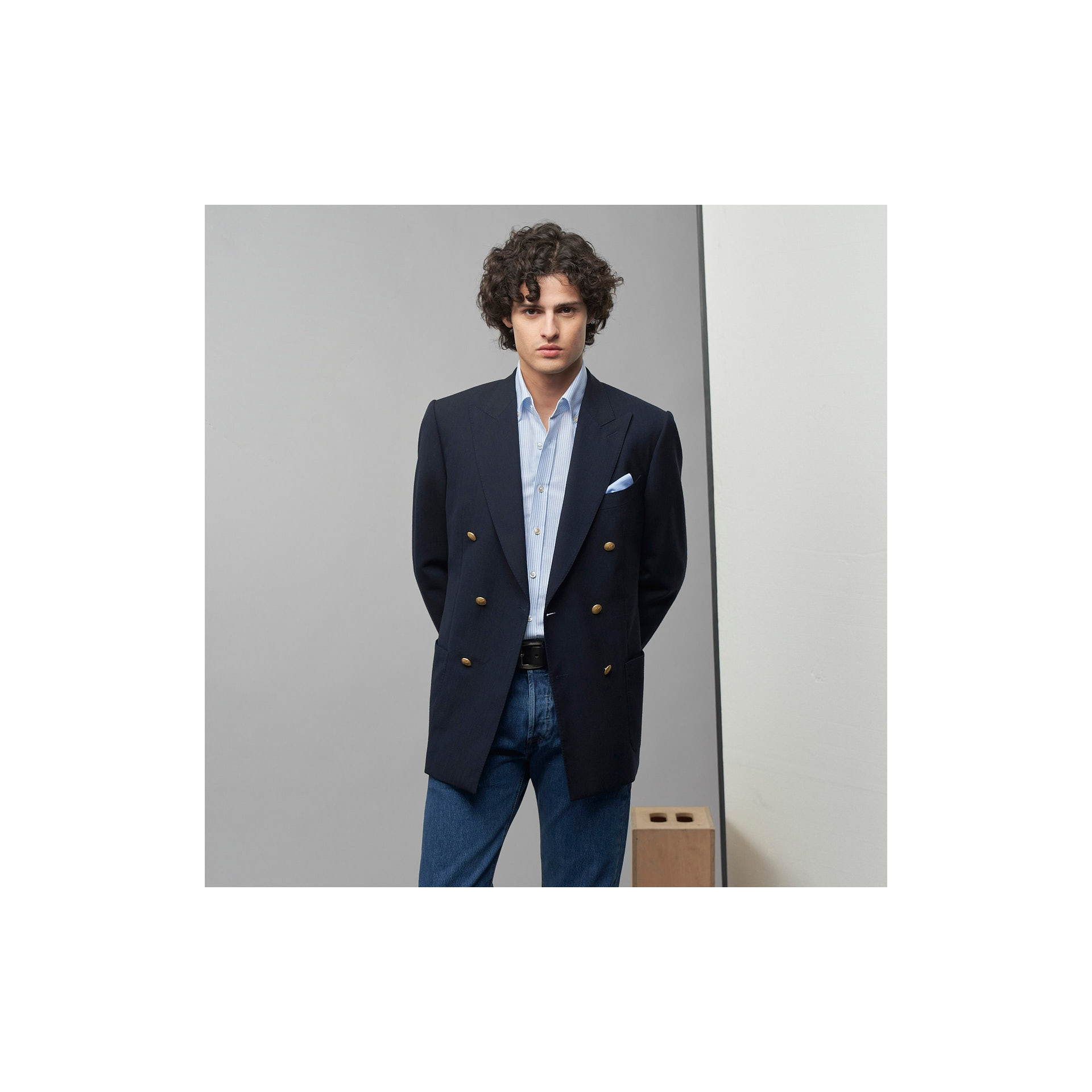 Blazer bleu marine à boutons dorés