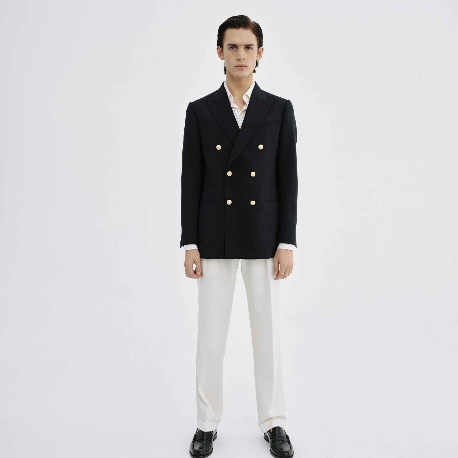 Blazer bleu marine à boutons dorés